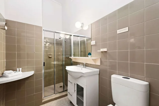 غرفة قياسية بسرير كوين وسرير فردي، Comfort Inn and Suites Lakes Entrance 4/4