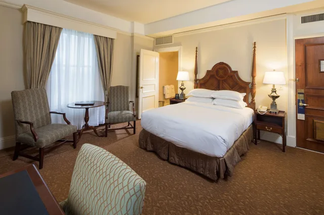 غرفة قياسية بسرير كوين، The Seelbach Hilton Louisville 2/4