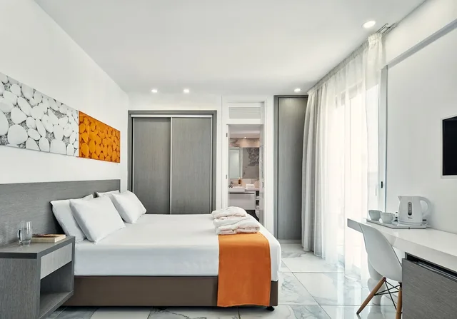 Superior, Queen Bed, Inland View, Sofa، Atlantica Sancta Napa Resort 3/7