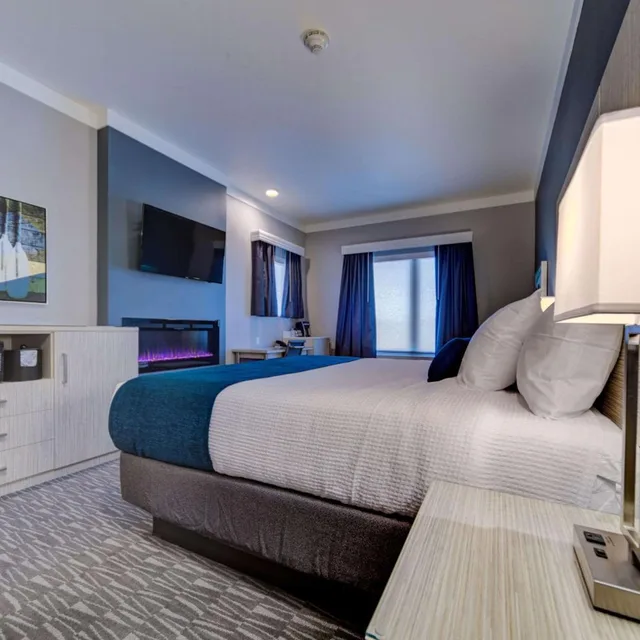 غرفة بسرير كينج بإطلالة على الجبل، Hotel Peppertree Bend, BW Premier Collection 6/10
