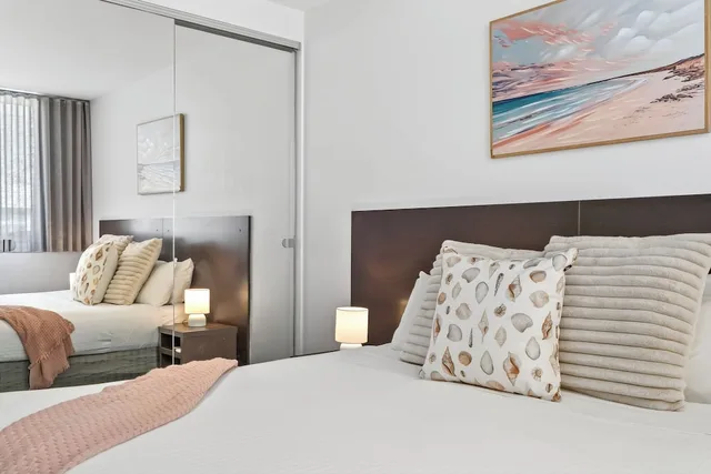 شقة بسريرين كينج بإطلالة جزئية على البحر، The Dolphin Apartments 10/10