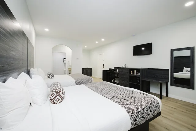 غرفة قياسية بسريرين كوين بمطبخ صغير، Sapphire Inn & Suites- Deer Park 2/7
