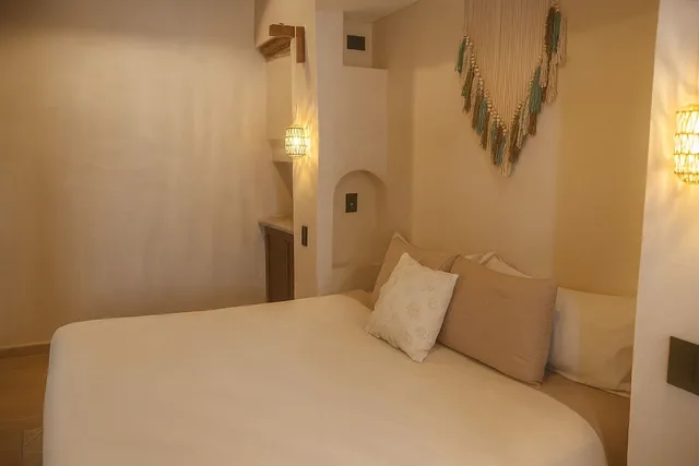 غرفة سيغنتشر بسرير كوين، Enigmatic Boutique Hotel 2/10