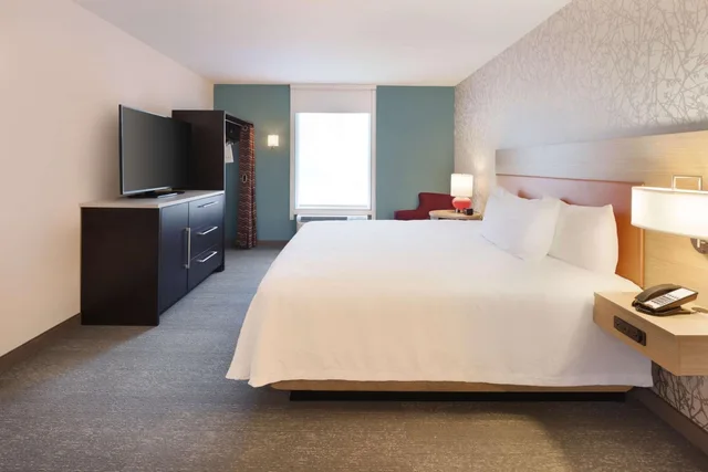 جناح بسرير كينج مع أريكة لذوي الإعاقة، Home2 Suites by Hilton Richmond Short Pump 1/3