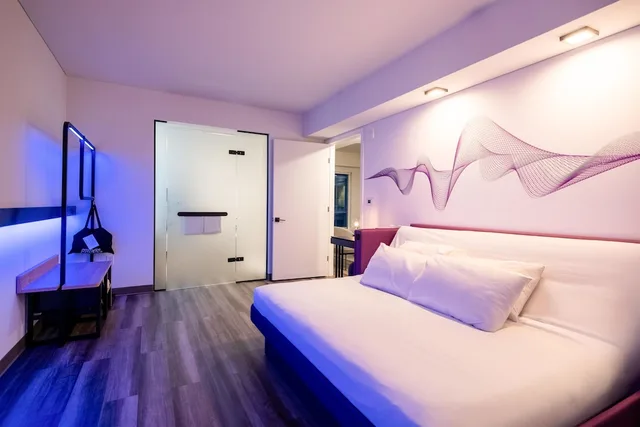 جناح بسرير كينج بغرفة نوم واحدة، YOTEL Miami, Select by Hilton 1/2