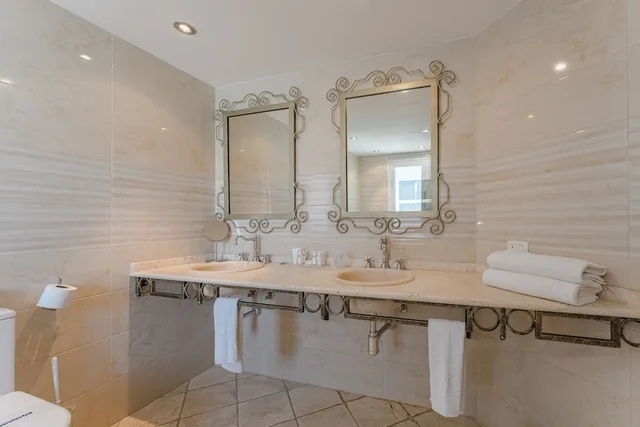 2 Bedrooms, Royal, Suite, 2 King Beds, Jetted Tub, Flamingo Suites 9/10
