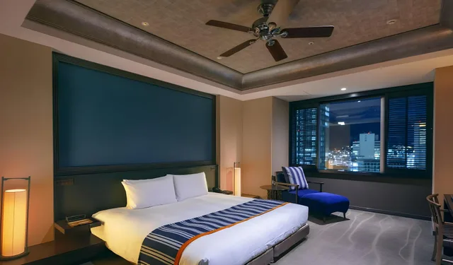 Room, King Bed, City View, Club Lounge Access, Club Floor، Oriental Hotel 1/1