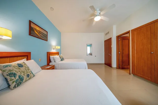 2 Bedrooms, Riviera, 1 King and 2 Double Beds, Garden View، Riviera Maya Suites 5/10