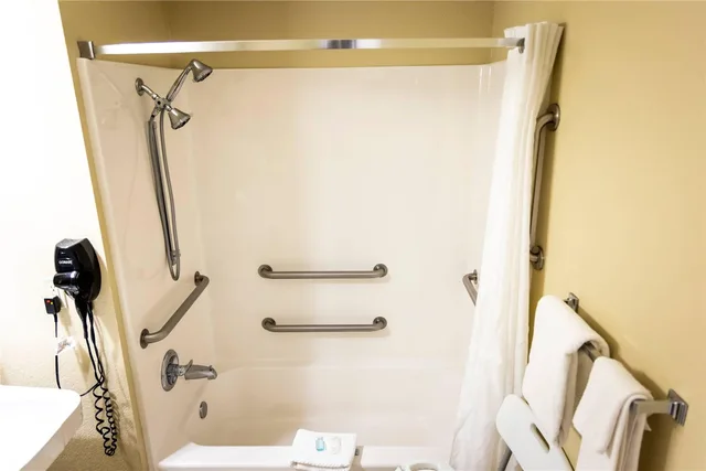 Efficiency, King Bed, Accessible، MainStay Suites Coralville - Iowa City 6/8
