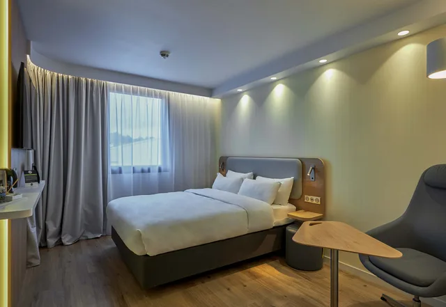 غرفة قياسية بسرير مزدوج، B&B Hotel Deauville-Touques 2/3