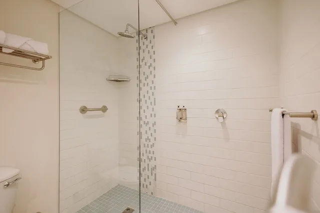 غرفة بريميوم بسرير كينج، BAYVIEW HOTEL 9/10