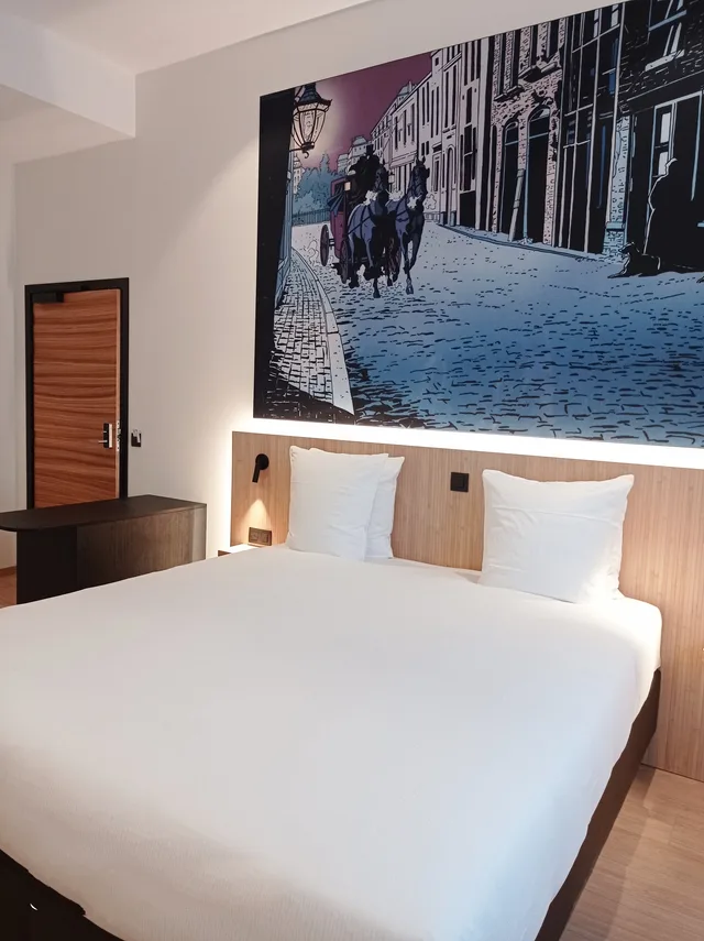 غرفة فاخرة، Comic Art Hotel 4/5