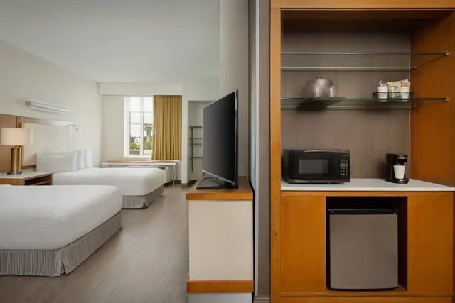 استوديو بسريرين كوين بإطلالة على المرسى بشرفة مع أريكة، SpringHill Suites Orange Beach at The Wharf 4/9
