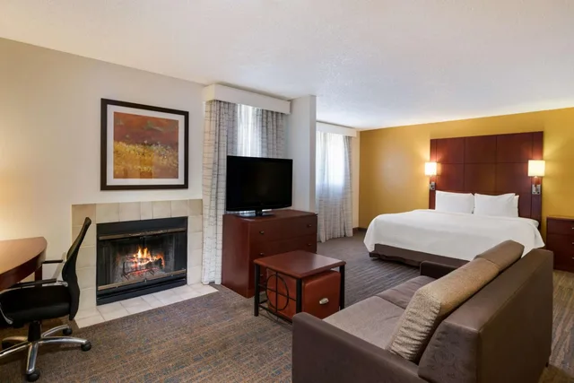 جناح بسرير كينج لذوي الإعاقة، SenS Suites Livermore, SureStay Collection by Best Western 1/2