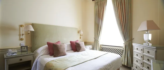 Suite, King Bed, Durrants Hotel 6/10