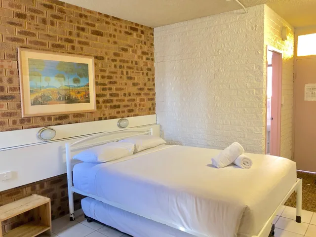غرفة عائلية بسرير كوين وسرير مزدوج وسرير كوين، Marco Polo Motor Inn 2/9