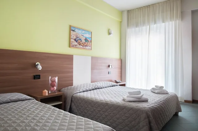 Room, Quadruple, Double and Twin Beds, St Pierre 4/8