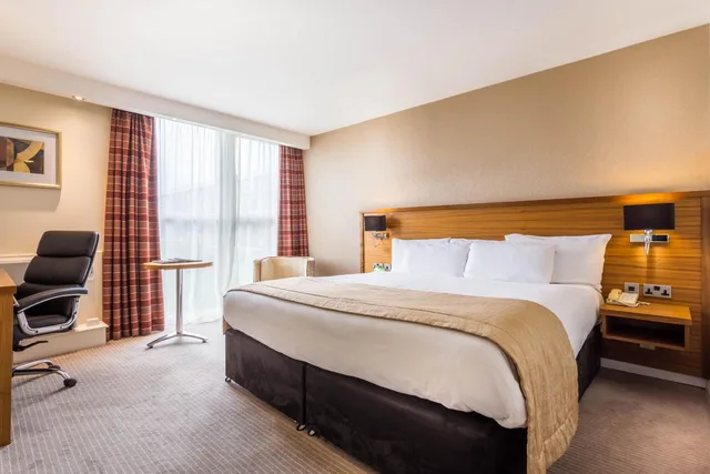 Super, Premium, King Bed, Garden View, Sofa، Holiday Inn Newcastle Gosforth Park By IHG 3/8