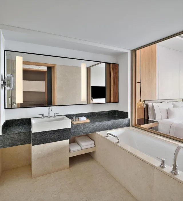 Guest Room, King Bed, Hill View, Large، The Westin Mumbai Powai Lake (ex Renaissance Mumbai) 7/7