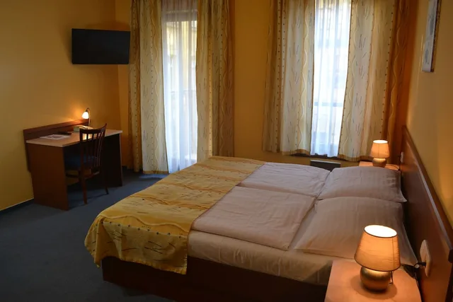 شقة بسرير مزدوج بغرفتي نوم مع أريكة، Austria Suites 4/4