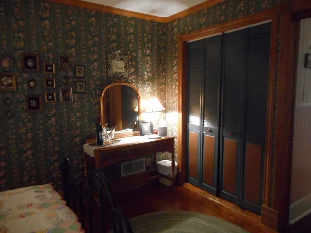غرفة بسرير كوين، Applesauce Inn Bed and Breakfast 5/6