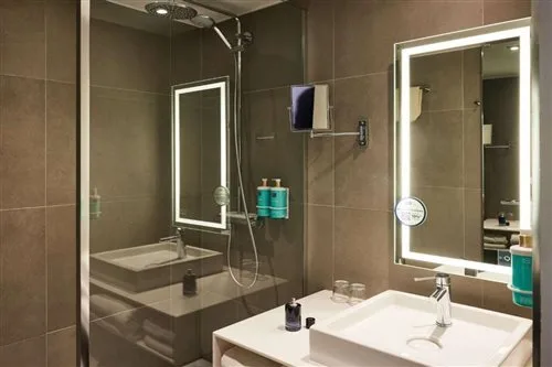 Standard, Double Bed, NOVOTEL EDINBURGH CENTRE 2/2