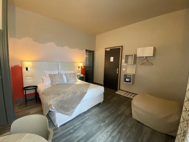 غرفة سوبيريور بسرير كوين وسرير فردي بشرفة، Majestic Hotel 7/10
