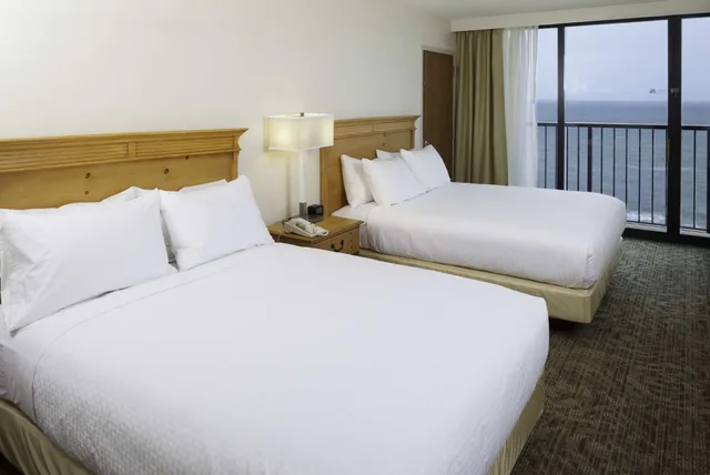 غرفة بسريرين كوين بإطلالة على البحر بشرفة لذوي الإعاقة، Doubletree By Hilton Atlantic Beach Oceanfront 1/3