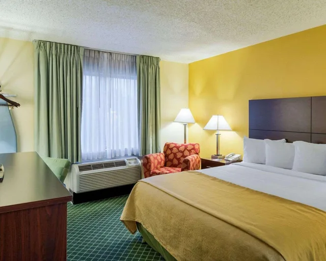 غرفة ديلوكس بسرير كينج، Quality Inn Newark 1/2