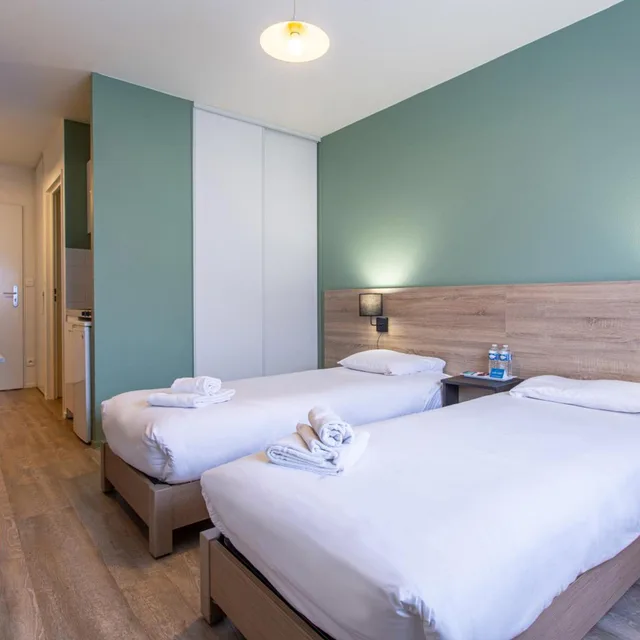 غرفة بسريرين منفصلين، Comfort Aparthotel Le Mans 1/6