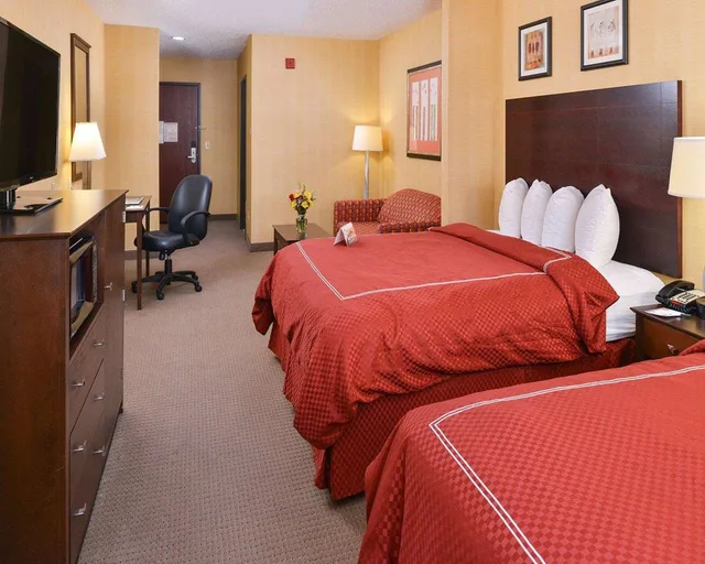 جناح بسريرين كوين، Quality Suites Stratford CT 1/2