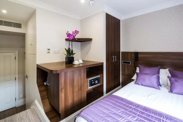 Small Double Room, London House Hotel 4/10