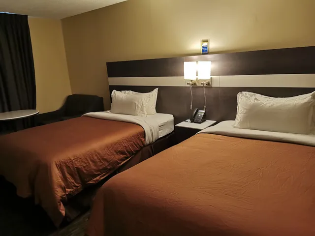 room, 2 double beds, Auberge de la Gare 1/5