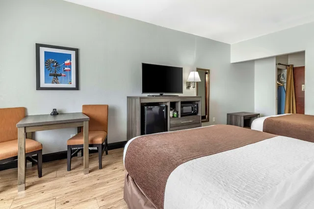 غرفة قياسية بسريرين كوين، Best Western Plus Victoria Inn & Suites 4/6