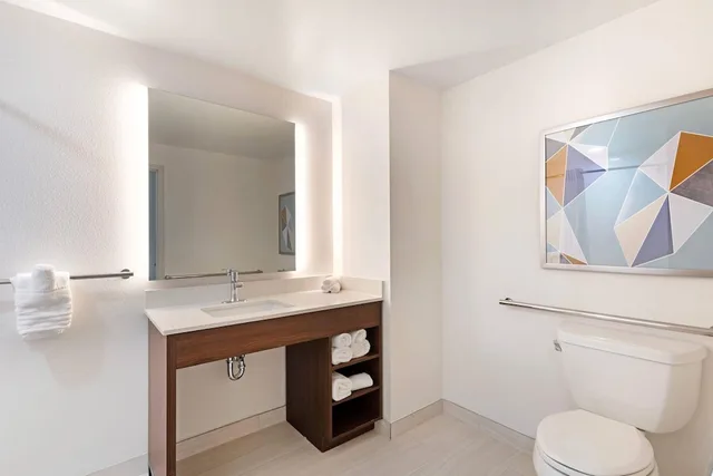 غرفة بسريرين كوين مع أريكة، Comfort Suites Titusville near Kennedy Space Center 8/9