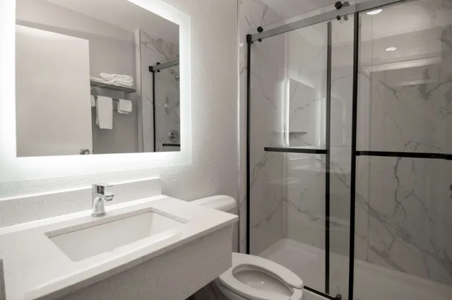 جناح بسرير كوين لذوي الإعاقة، Americas Best Value Inn Suites Lake Charles I 210 Exit 5 2/4