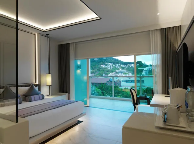 غرفة ديلوكس بسرير مزدوج بإطلالة على المسبح، Chanalai Romantica Resort, Kata Beach - Adults Only 3/6
