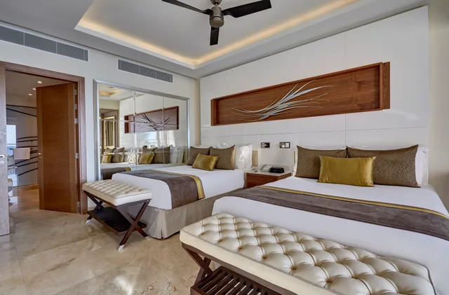 2 Bedrooms, Diamond Club, Swim Out, Chairman, Luxury, Suite, Ocean Front، Royalton Saint Lucia An Autograph Collection All Inclusive Resort 1/2