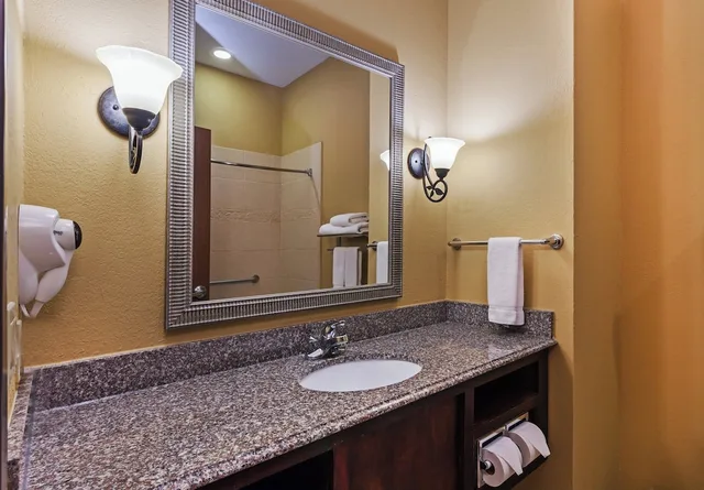 جناح بسرير كينج وسرير كوين مع أريكة، Holiday Inn Express Hotel And Suites Corpus Christi Nw Calallen 3/3
