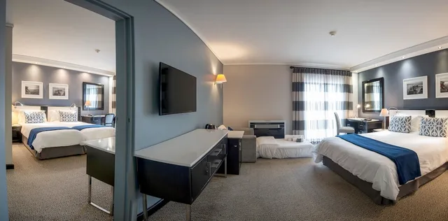 غرفة عائلية بسرير مزدوج، The Commodore Hotel 3/10