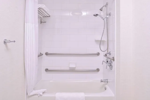جناح جونيور بسرير كوين لذوي الإعاقة، Hilton Garden Inn Bend 2/3