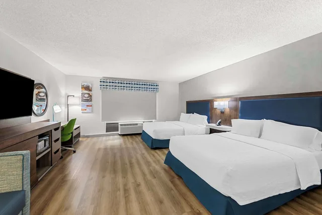 Room, 2 Queen Beds, Sofa, Accessible, Hampton Inn Chattanooga North Ooltewah 1/1