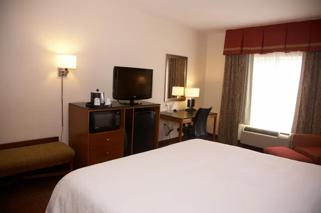 غرفة بسرير كينج، Hampton Inn and Suites Hobbs 2/2