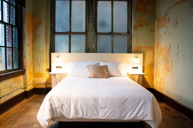 Room, Queen Bed, North Wing، Travelers Hotel 1/2