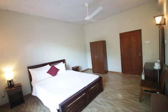 River, Suite, 1 Single and 2 Queen Beds, Mountain View, Bathtub، Villa Arunalu Kandy 2/5