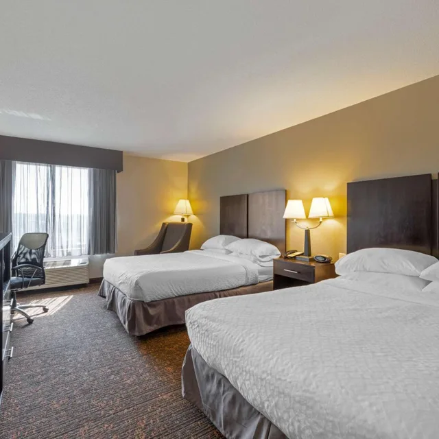 غرفة بسرير كوين، Best Western Plus Omaha Airport Inn 1/4