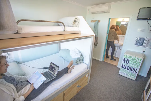 Private, Twin Beds، Absoloot Queenstown Backpackers 2/3