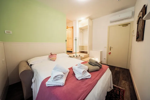 Basic, Family, 1 Queen and 1 Single Bed, No Balcony، Hotel Serenella 5/6
