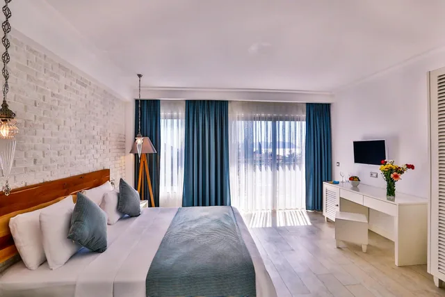 غرفة ديلوكس بسرير مزدوج بإطلالة على البحر بشرفة، Arnna Hotel 4/10