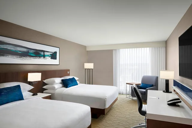 غرفة بسريرين كوين، Delta Hotels By Marriott Thunder Bay 1/9
